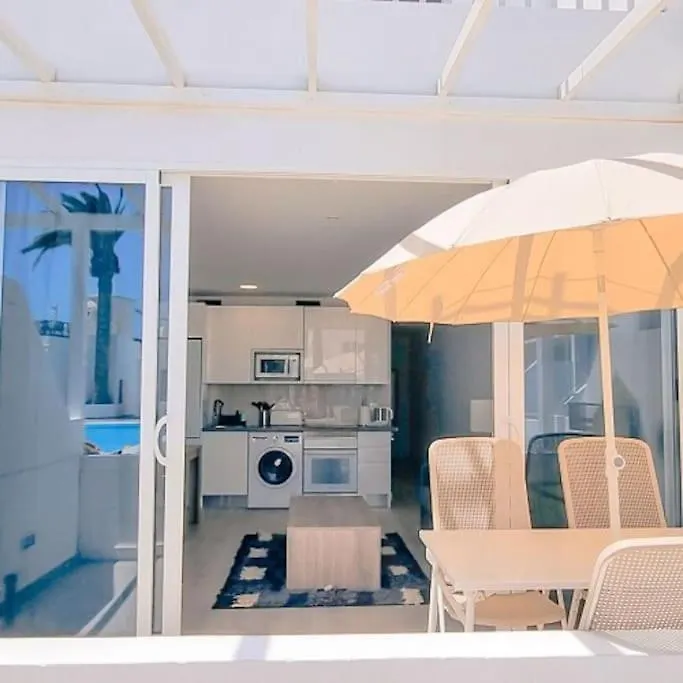 Puerto Del Carmen Airconditioned 2Bed Poolside Apt 0*, Πουέρτο Ντελ Κάρμεν